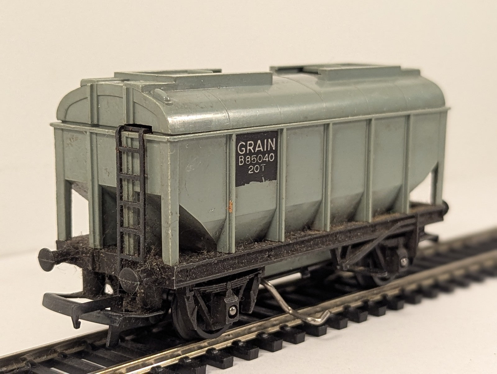 Tri-ang OO Gauge Operating 20T Grain Wagon Goods Wagon B85040 BR Grey R224