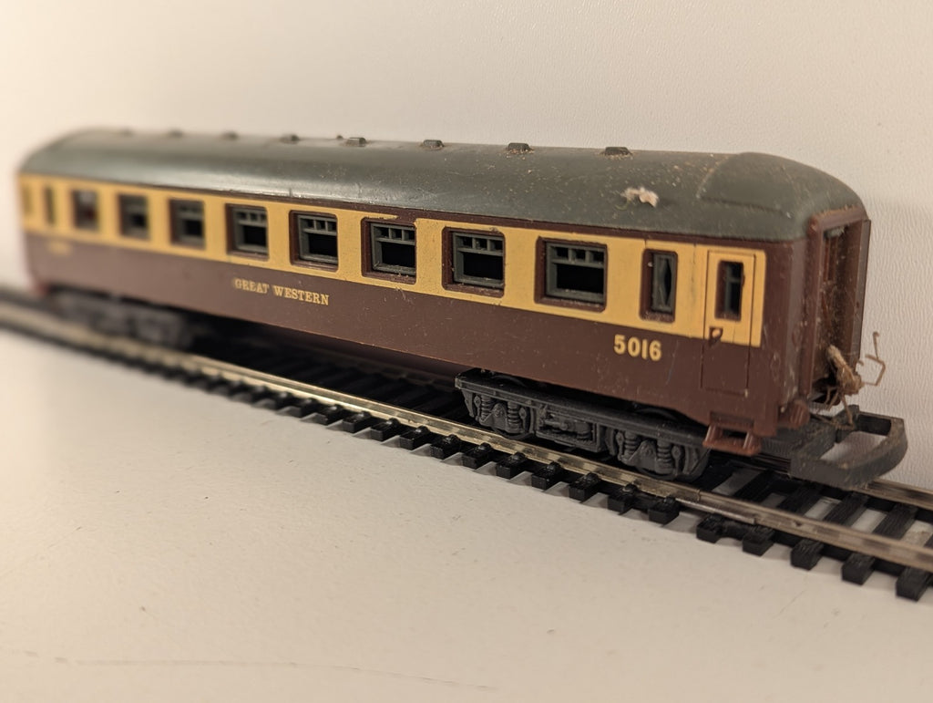 Lima OO Gauge GWR Passenger Coach No.5016