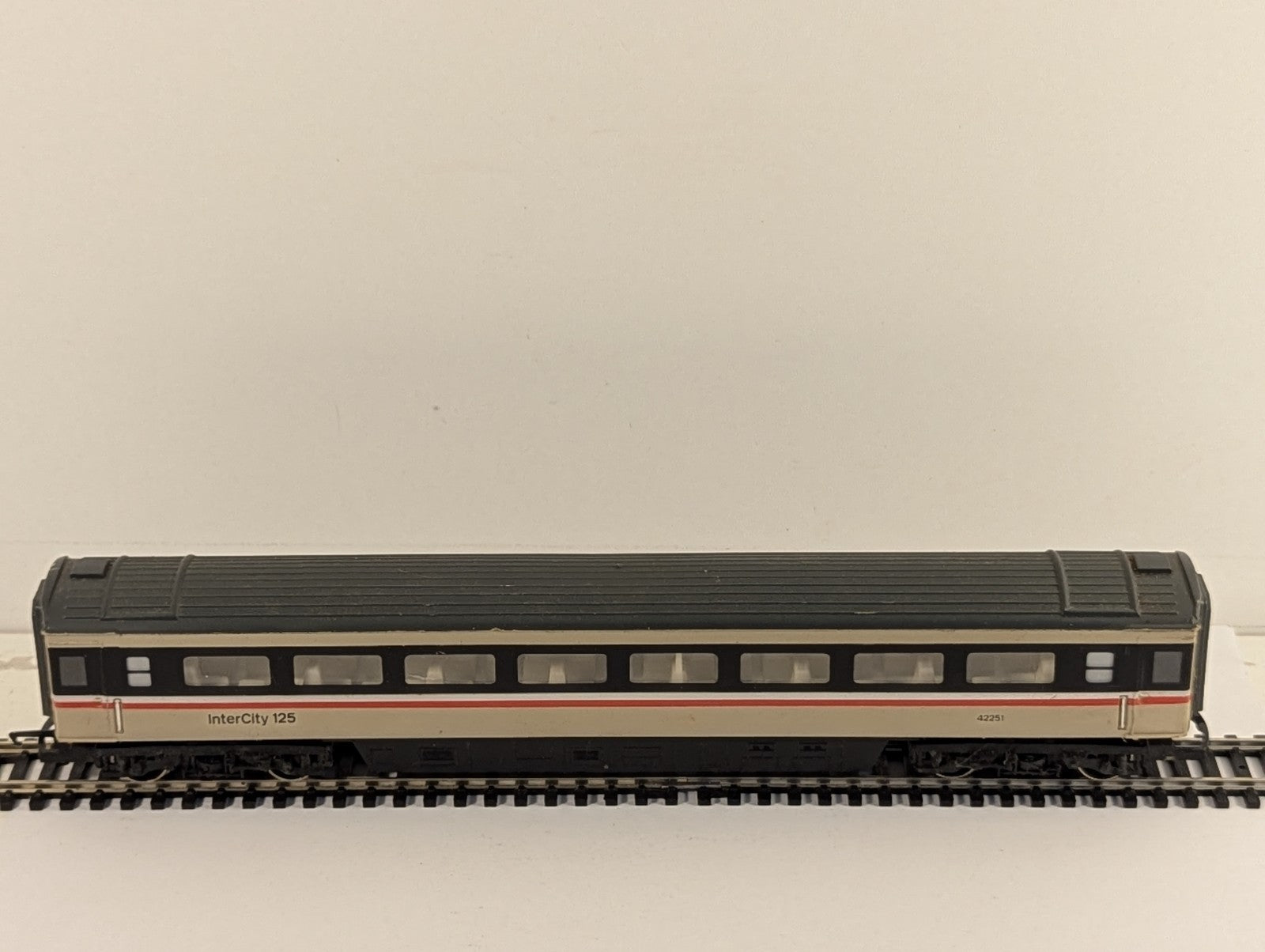 Hornby OO Gauge BR Mk3 Tourist Second Open (TSO) Coach Passenger Coach 42251