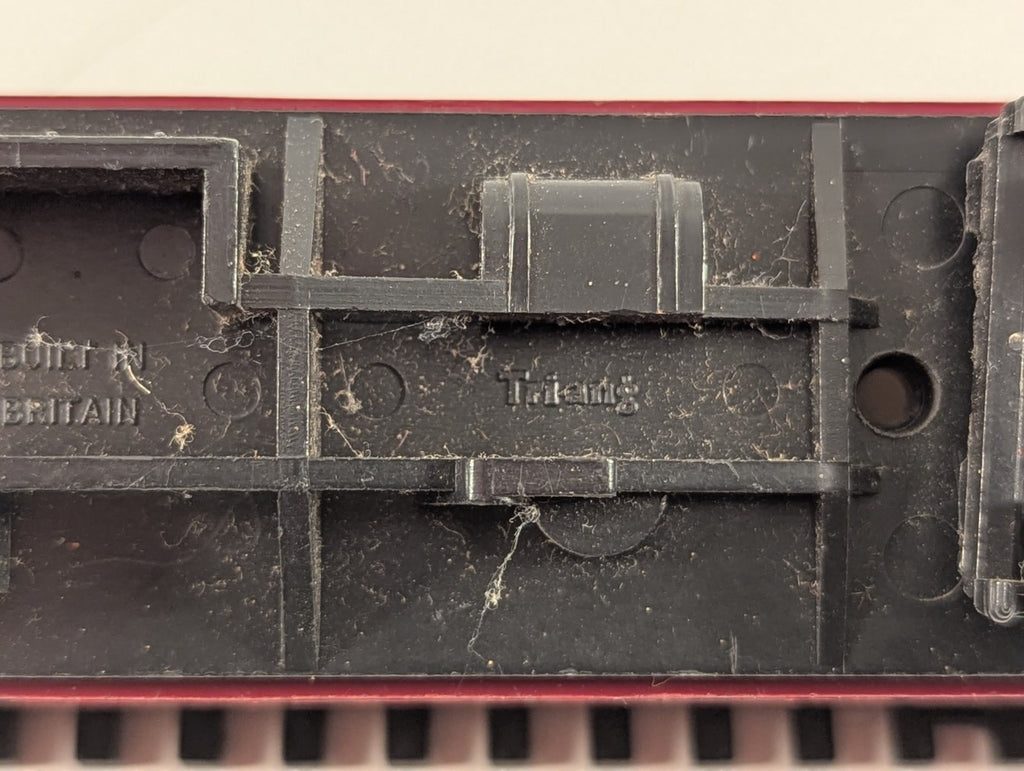 Hornby BR Mark 1 Full Brake model railway coach in maroon livery