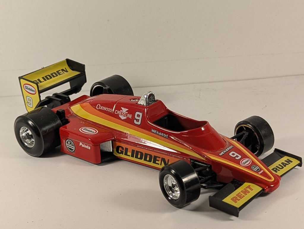 Bburago 1:43 Lola T90/00 Indy Car Die-cast Model Car