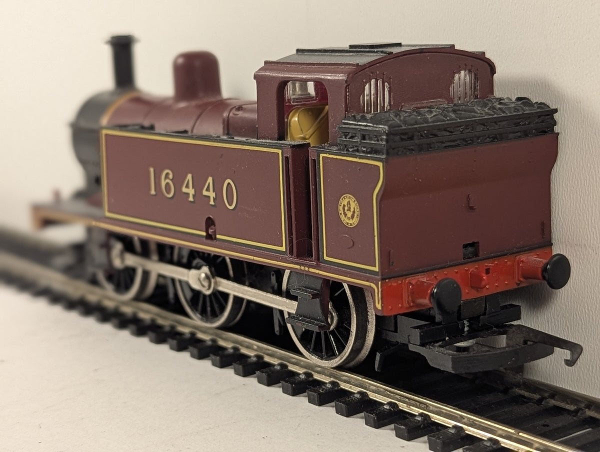 Hornby OO Gauge Class 3F Jinty 0-6-0T Steam Locomotive 16440 LMS Maroon R052