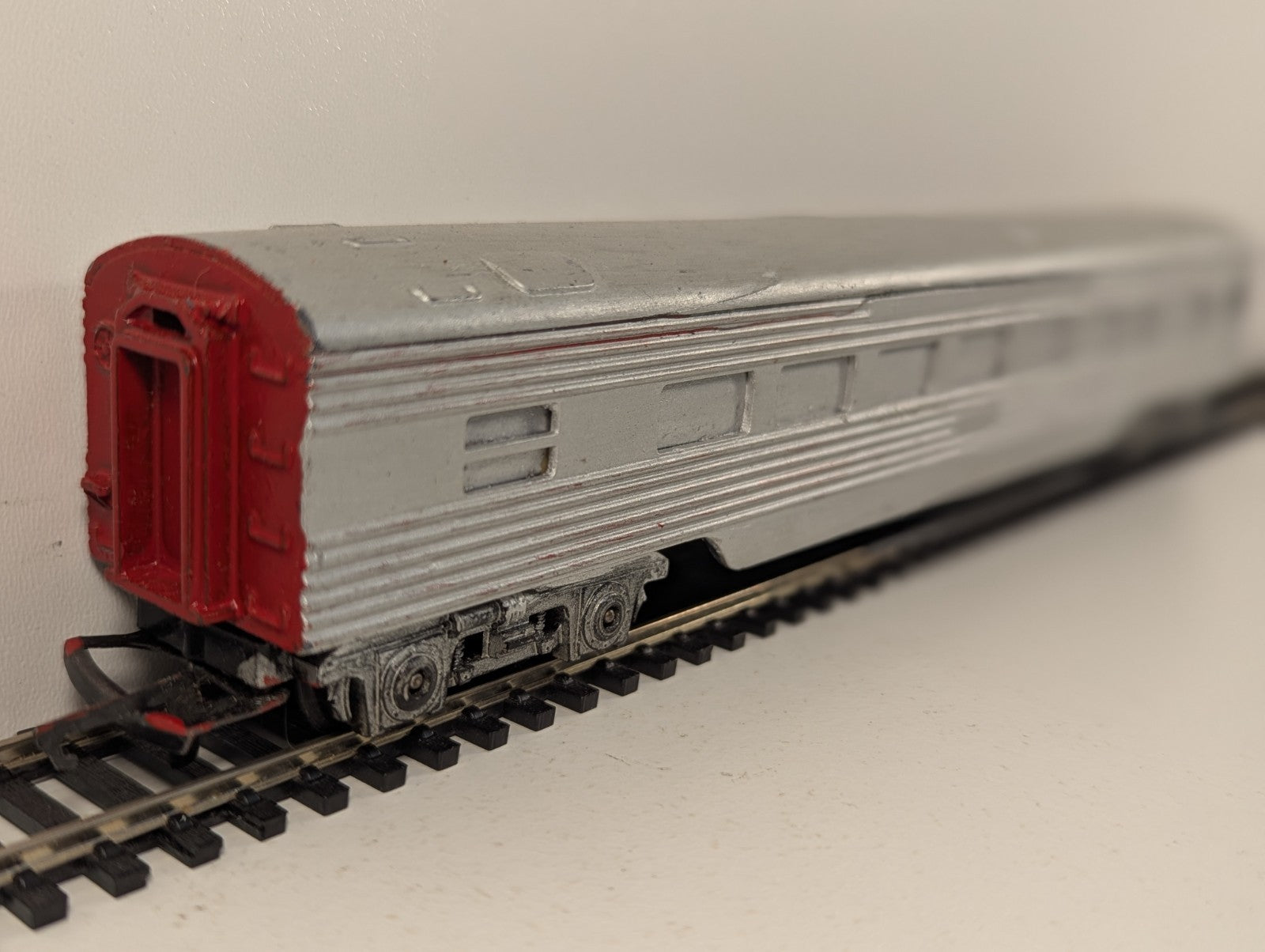 Tri-ang R24 OO Gauge Silver Transcontinental Passenger Car