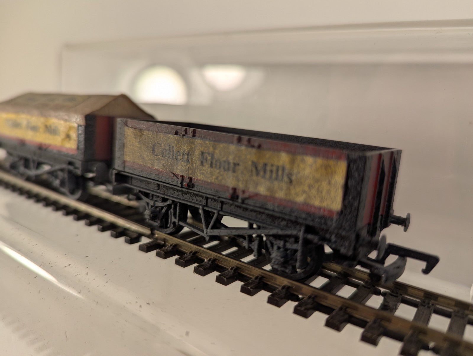 Peco OO Gauge 5 Plank Collett Flour Mill Wagon Set