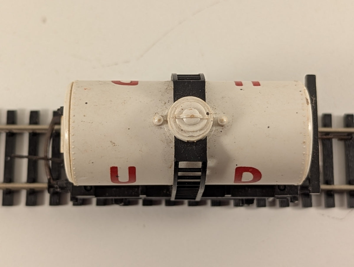 Tri-ang Hornby R15 OO Gauge United Dairies Milk Tanker Wagon – Some Rust