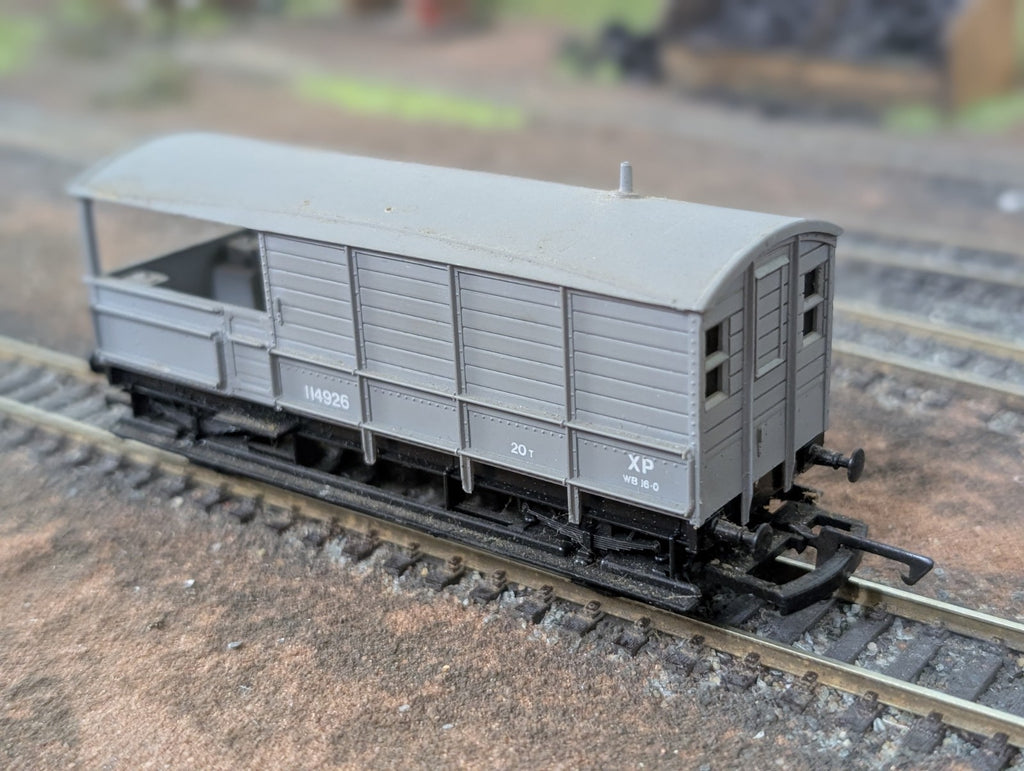 Airfix 54360 OO Gauge BR 20t Brake/Guards Van 114926