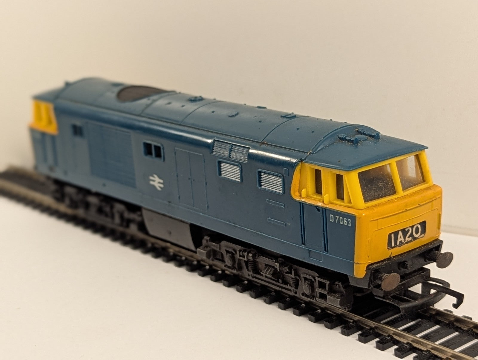 Tri-ang Hornby R758 OO Gauge Class 35 Hymek BR Blue
