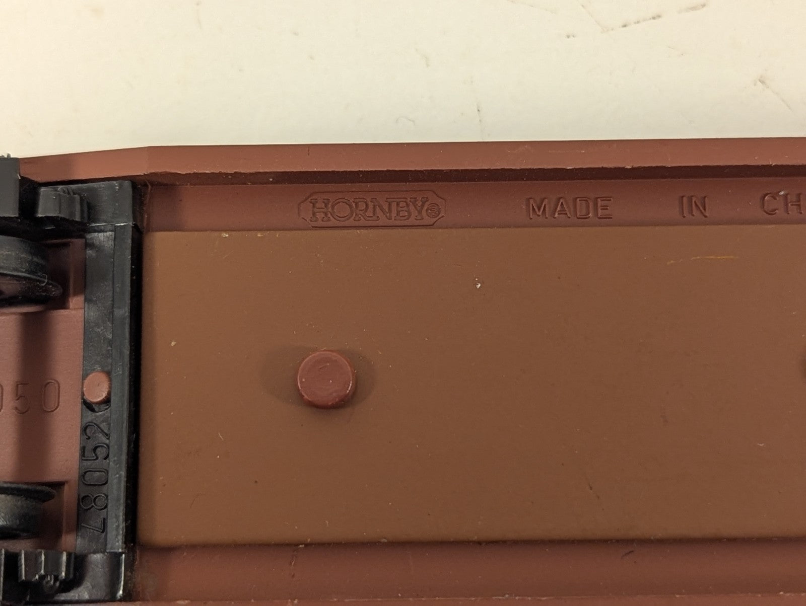 Hornby R6240 OO Gauge Bauxite Brown Lowmac Wagon