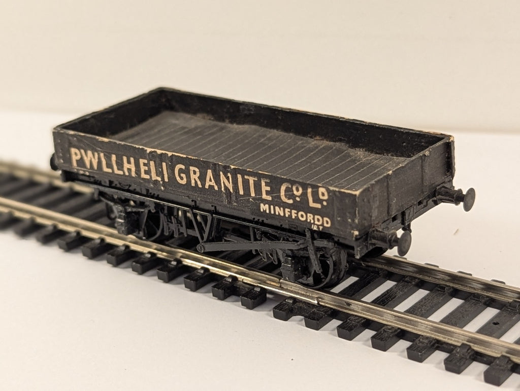 Peco OO Gauge Pwllheli Granite Co. 3 Plank Wagon