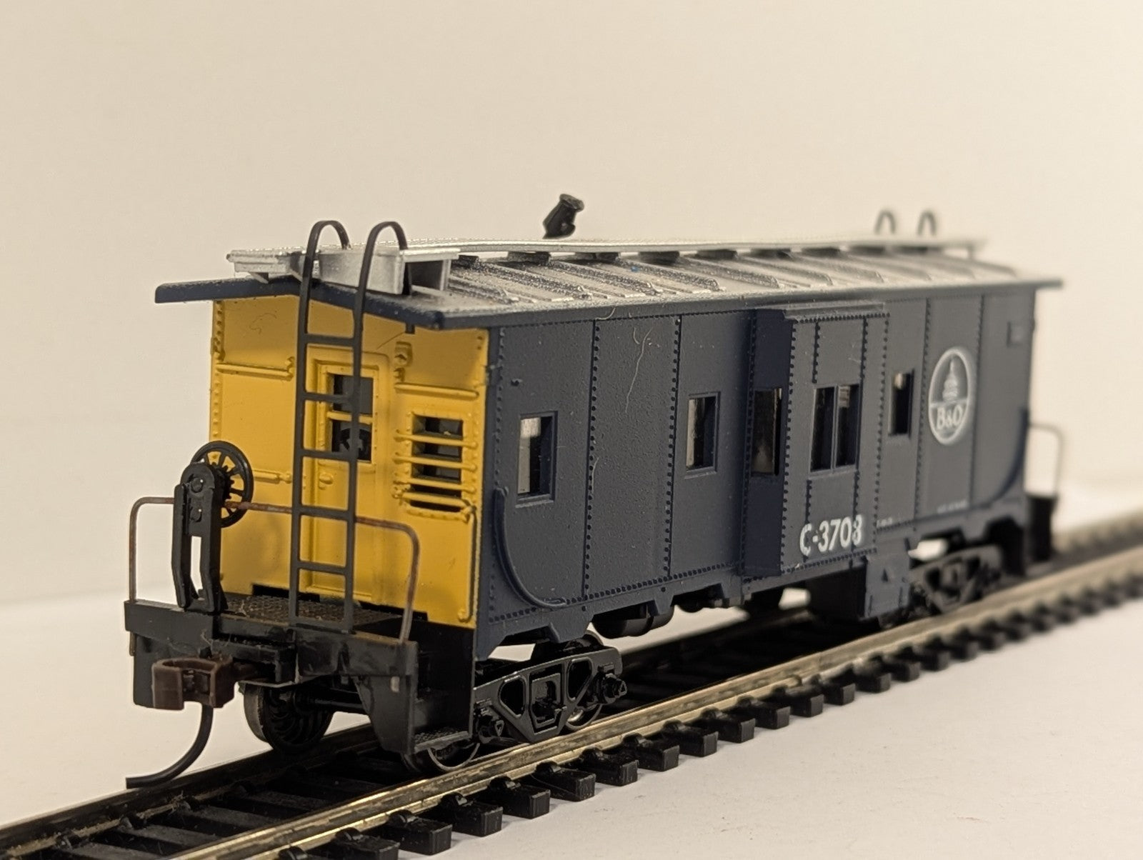 Athearn HO Gauge Bay Window Caboose C-3708 Baltimore & Ohio