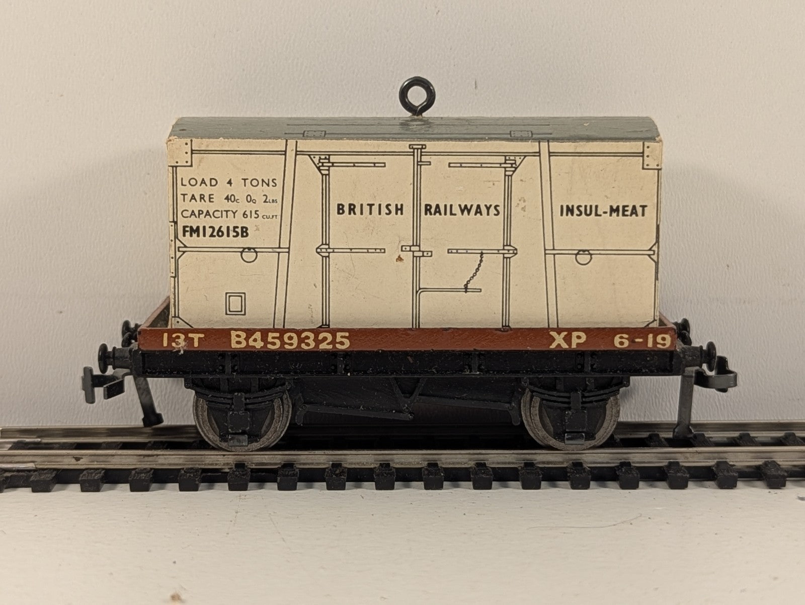 HornbyDublo 32088 OOGauge Low-SidedWagon with BR Insulated MeatContainer - Boxed