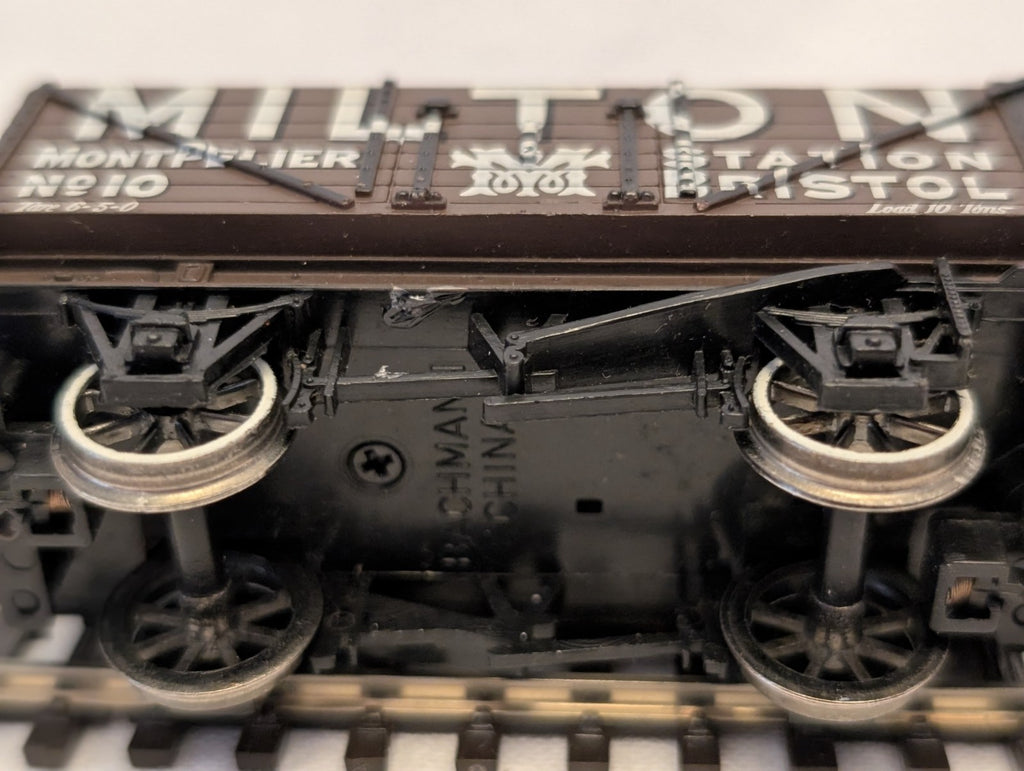Bachmann OO Gauge 7 Plank Wagon 'Milton' Goods Wagon 10 Milton Brown