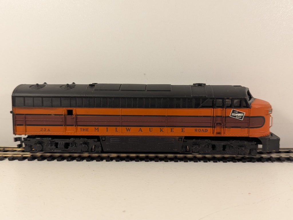 Tempo Fairbanks Morse C-Liner Diesel Dummy Locomotive - Missing Front Coupler