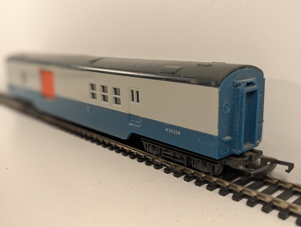 Tri-ang OO Gauge Operating Royal Mail TPO Coach Passenger Coach