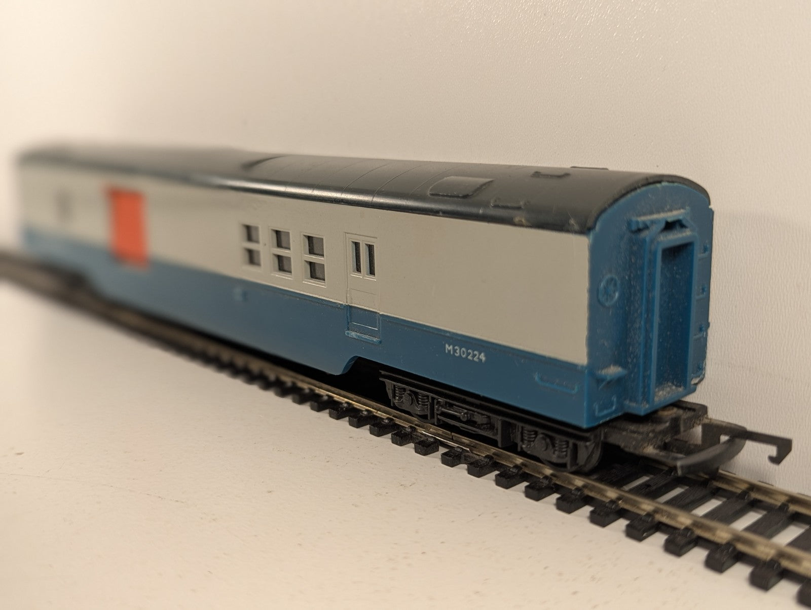 Tri-ang OO Gauge Operating Royal Mail TPO Coach Passenger Coach