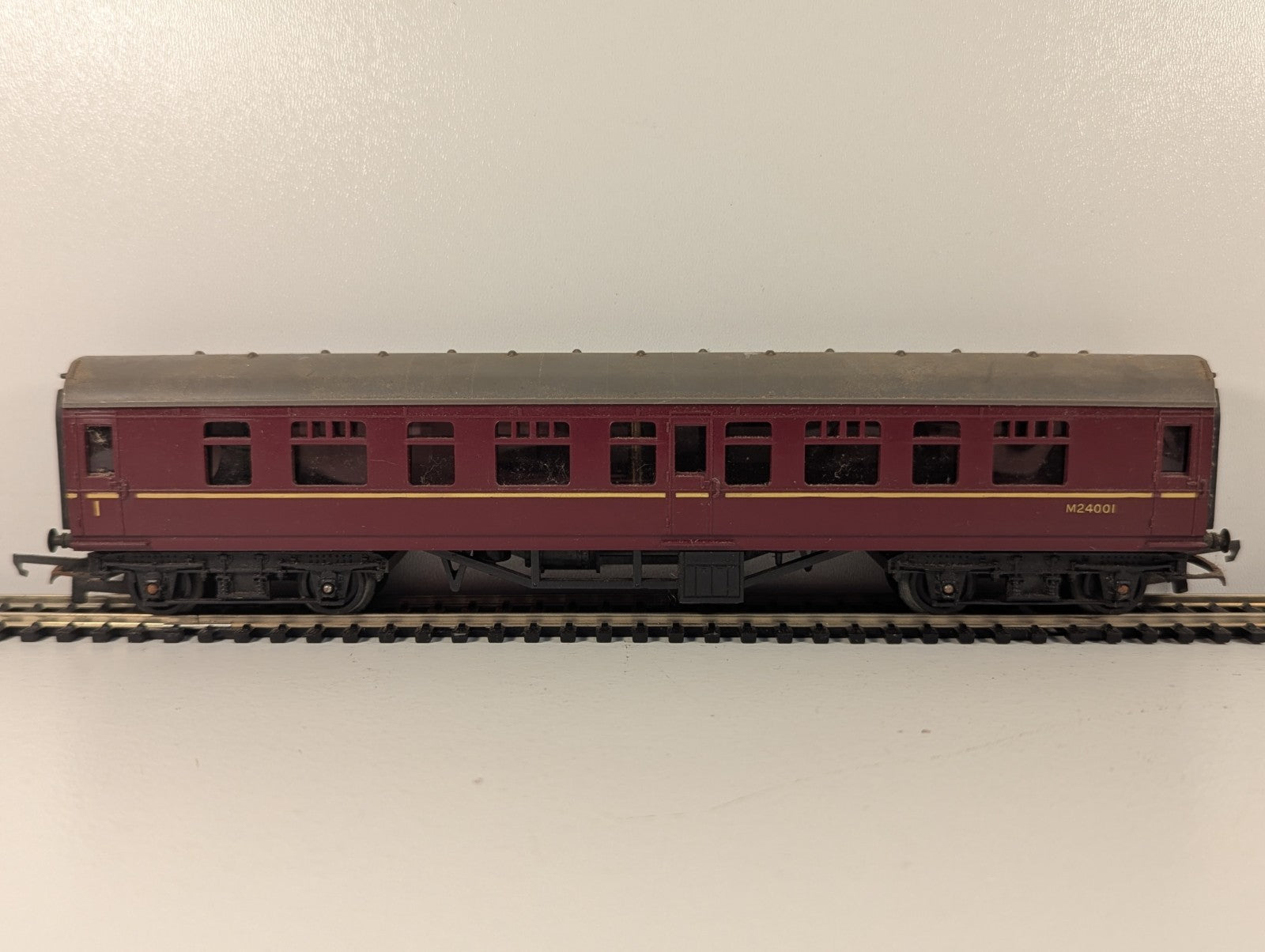 Tri-ang OO Gauge BR Mk1 Composite Coach