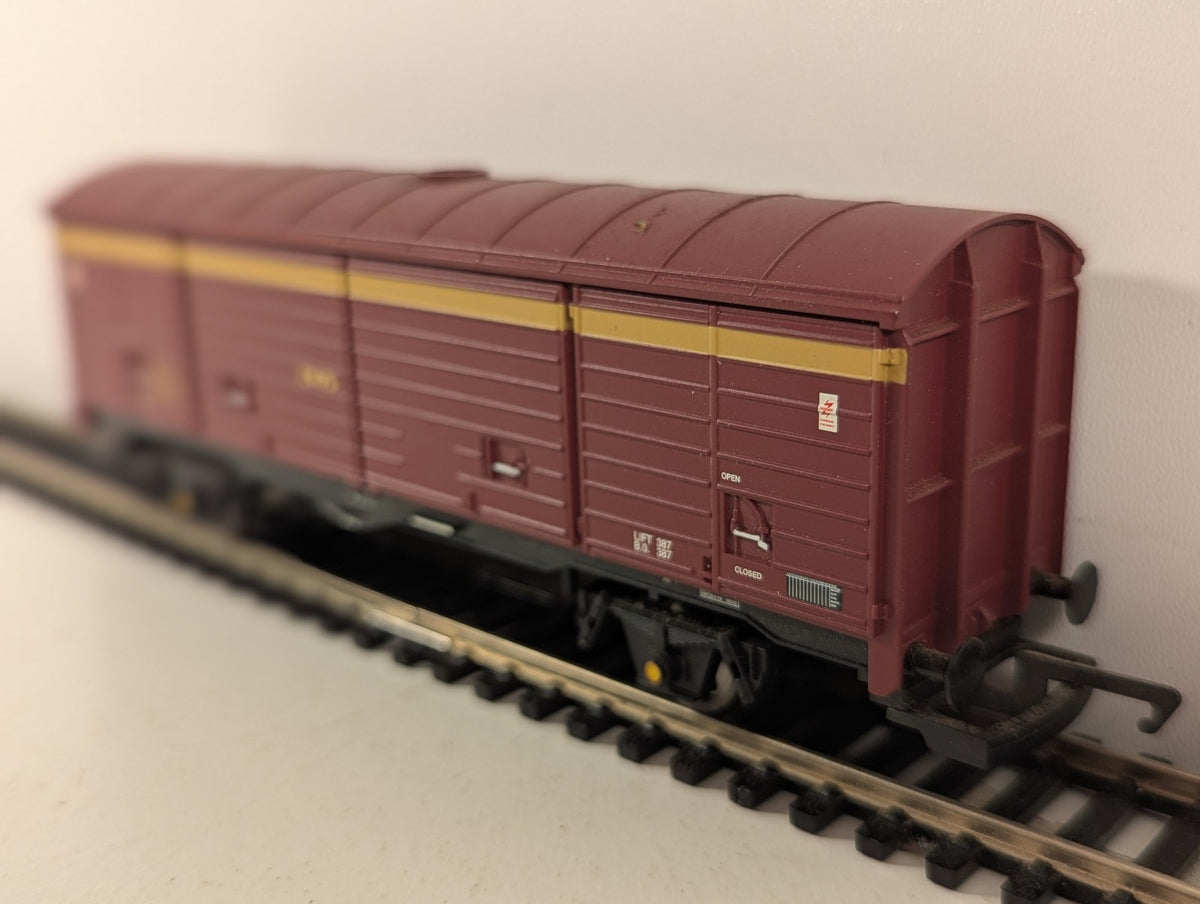 Hornby OO Gauge VDA Sliding Wall Van Goods Wagon 200731 EWS Maroon & Gold R6287