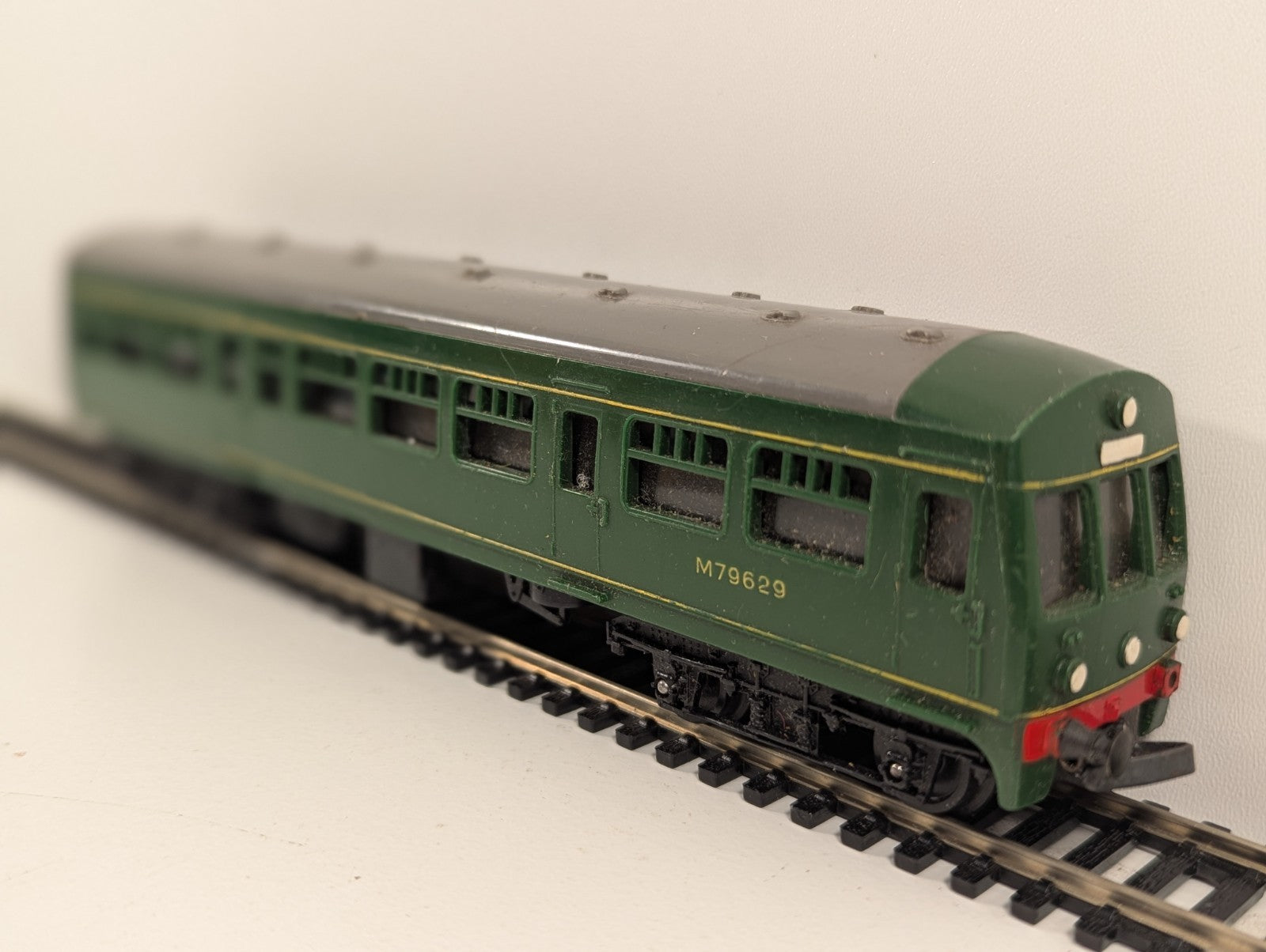 Tri-ang OO Gauge Class 101 DMU Dummy Power Car - broken buffer