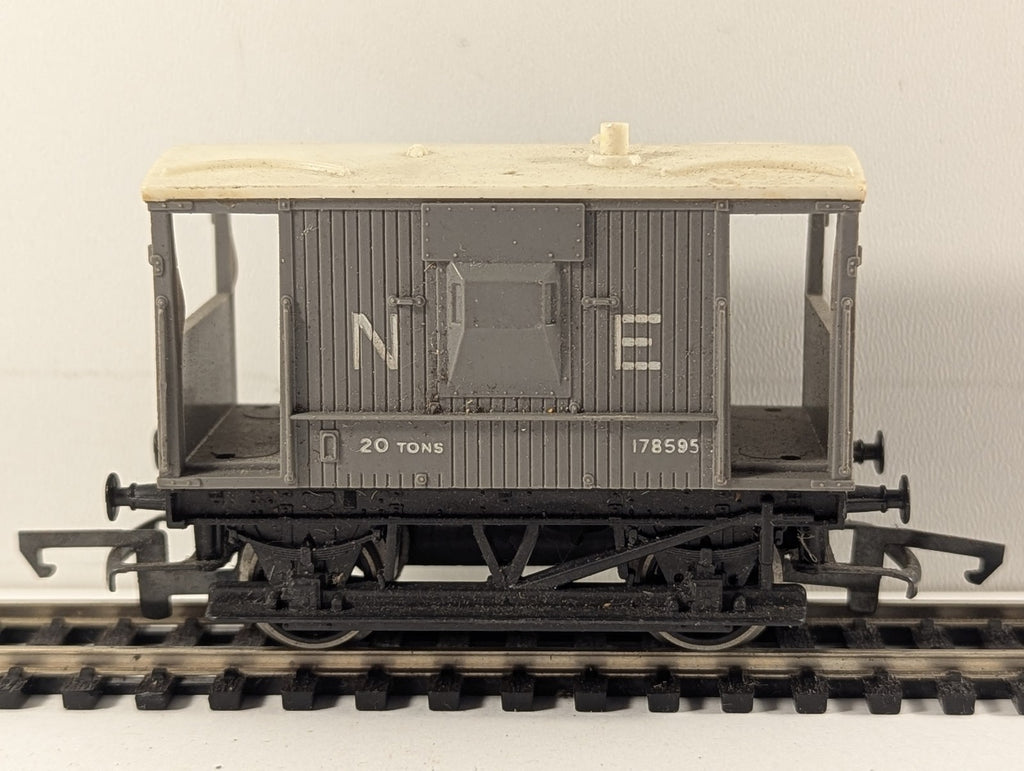 Hornby OO Gauge LNER Standard 20 Ton Goods Brake Van 178595 NE Grey R124