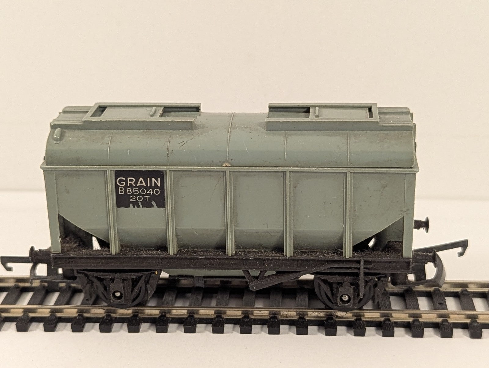 Tri-ang OO Gauge Operating 20T Grain Wagon Goods Wagon B85040 BR Grey R224
