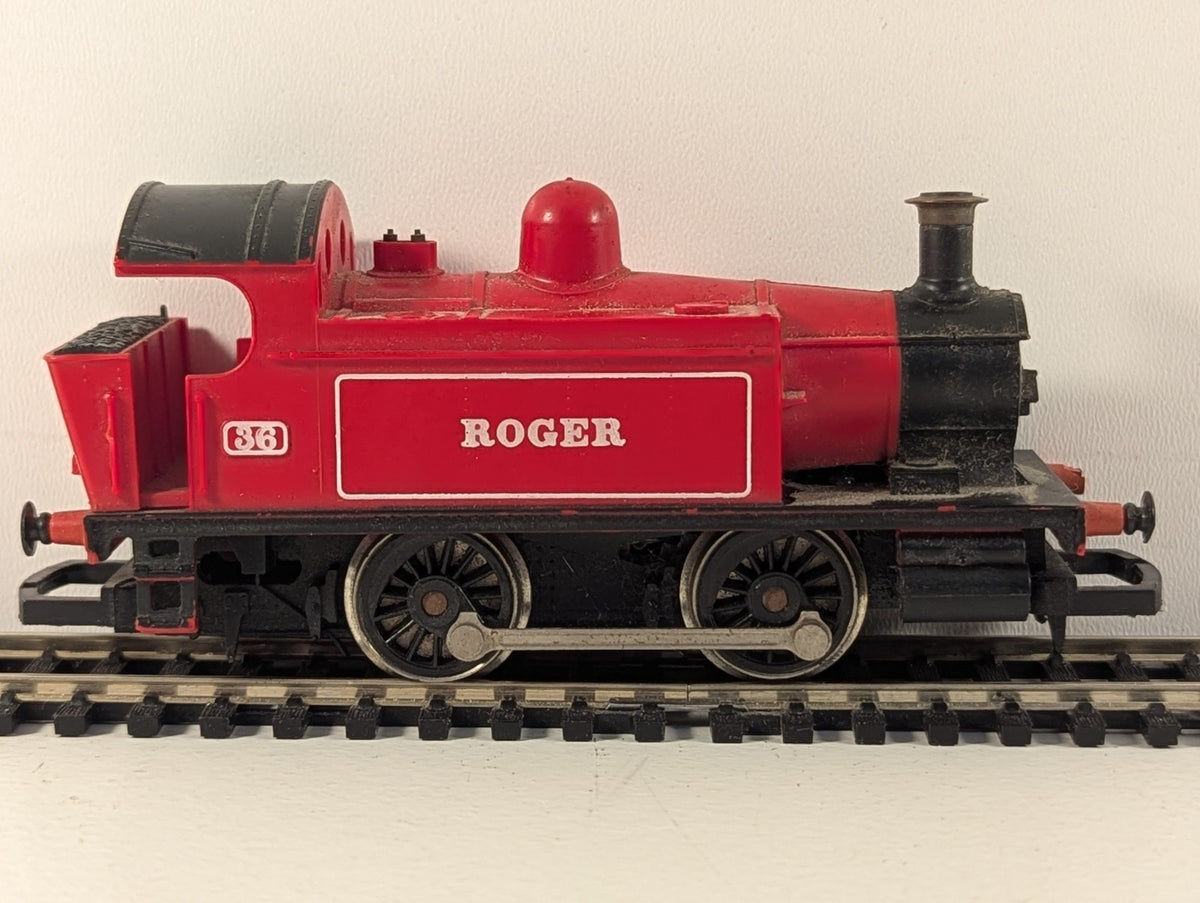Hornby R336 OO Gauge Holden 101 Class "Roger" Red 36 Locomotive
