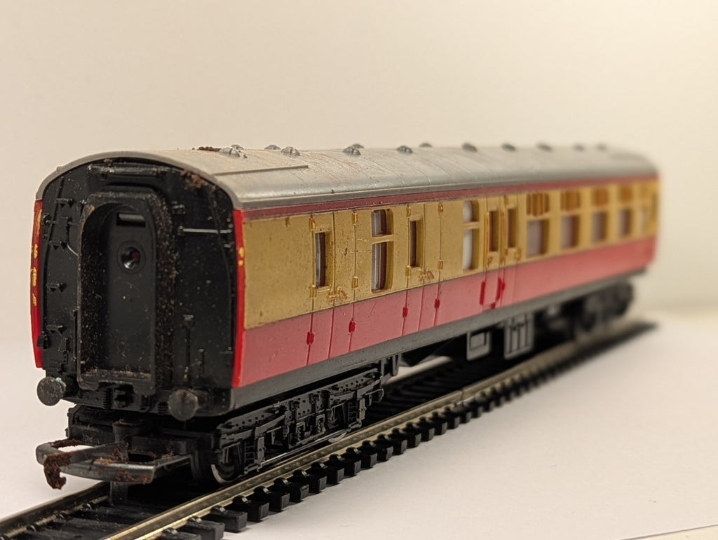 Hornby BR Mk1 BSK Brake Second Corridor Passenger Coach Crimson/ Cream