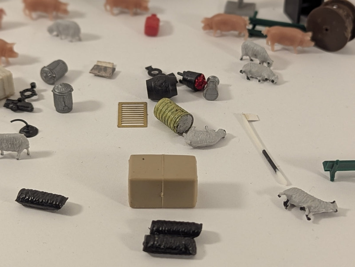 OO Gauge Assorted OO Gauge Scenic Accessories, Farm Animals & Details Job Lot
