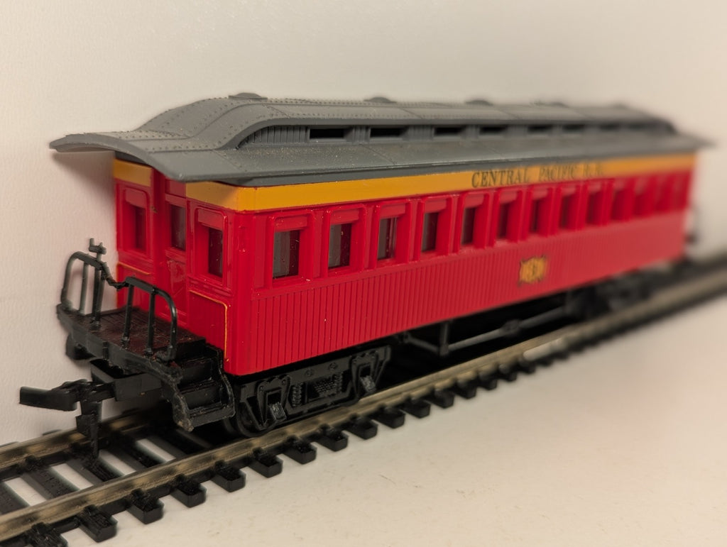 Bachmann 72924 HO Gauge Central Pacific 47ft Old Time Coach - Boxed