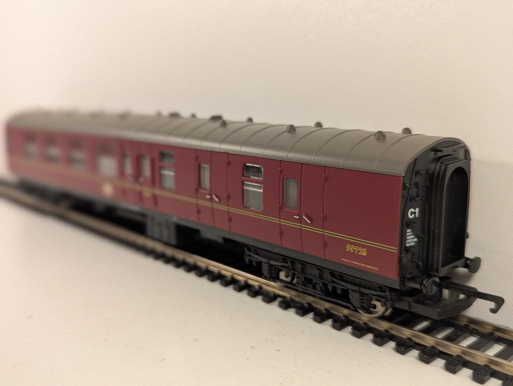 Hornby R4149A Hogwarts Express Brake Coach
