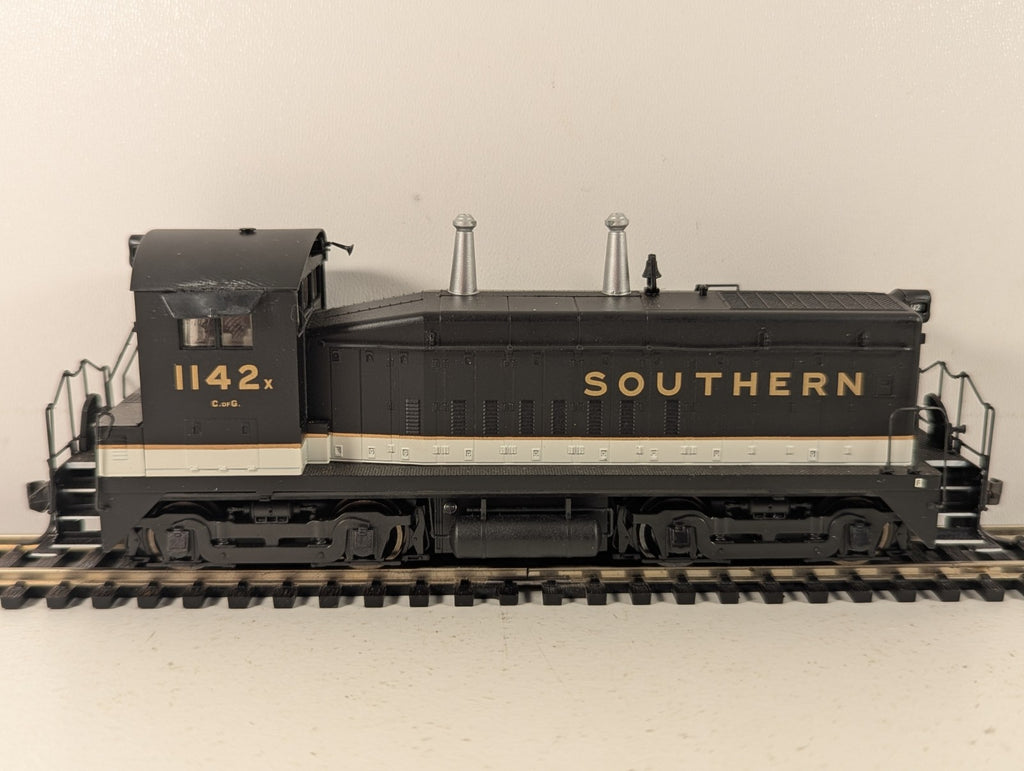 Proto 2000 HO Scale SW9/1200 Locomotive 1142x Southern (Central of Georgia)