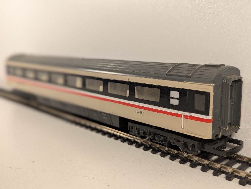 Hornby OO Gauge BR Mk3 Tourist Open Second (TSO) Passenger Coach 42251
