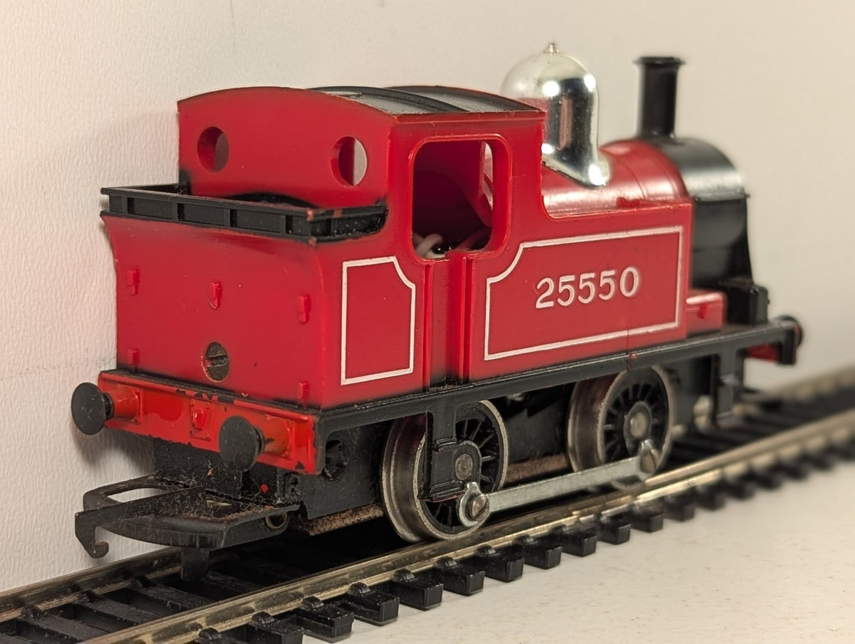 Tri-ang OO Gauge 0-4-0 Industrial Tank Steam Locomotive 25550 Lined Red R.355