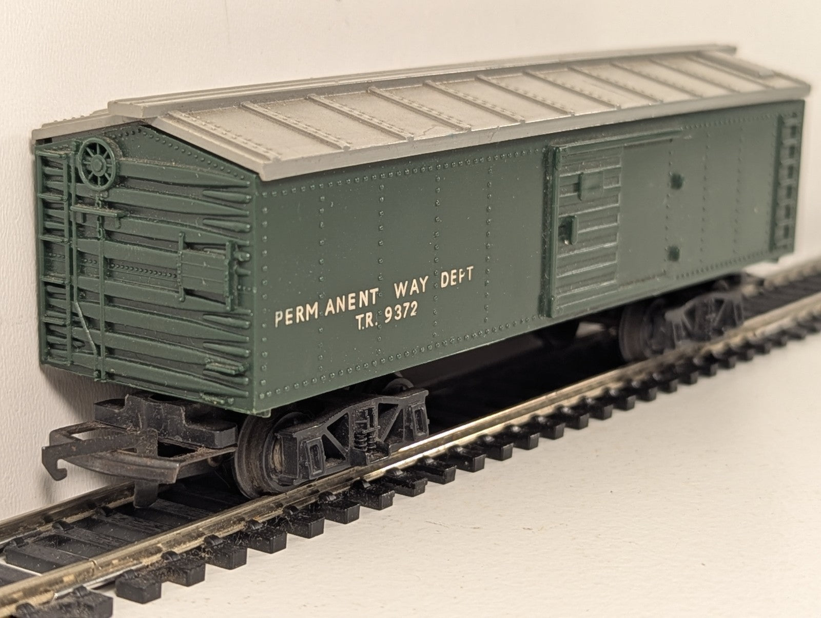 Tri-ang OO Gauge Bogie Utility Van Goods Wagon TR 9372