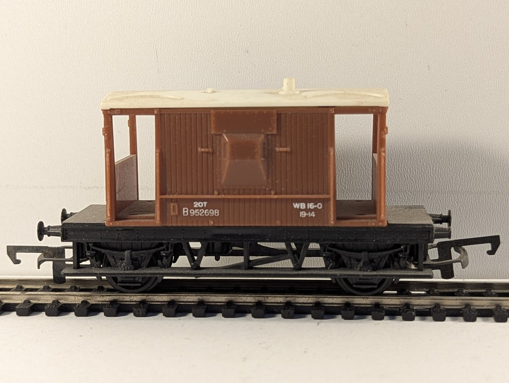 Tri-ang OO Gauge BR Standard 20 Ton Brake Van B952698 BR Bauxite R16
