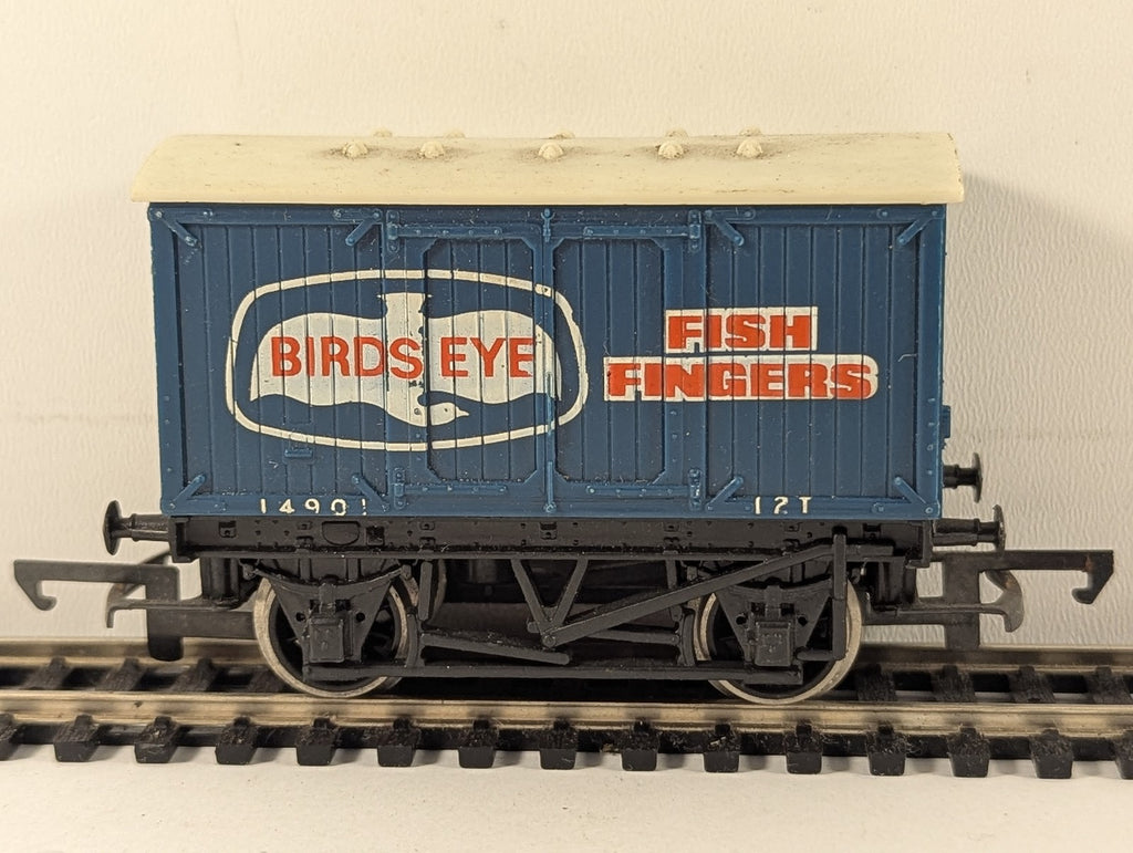 Tri-ang Hornby OO Gauge Birds Eye Insulated Van Goods Wagon 14901