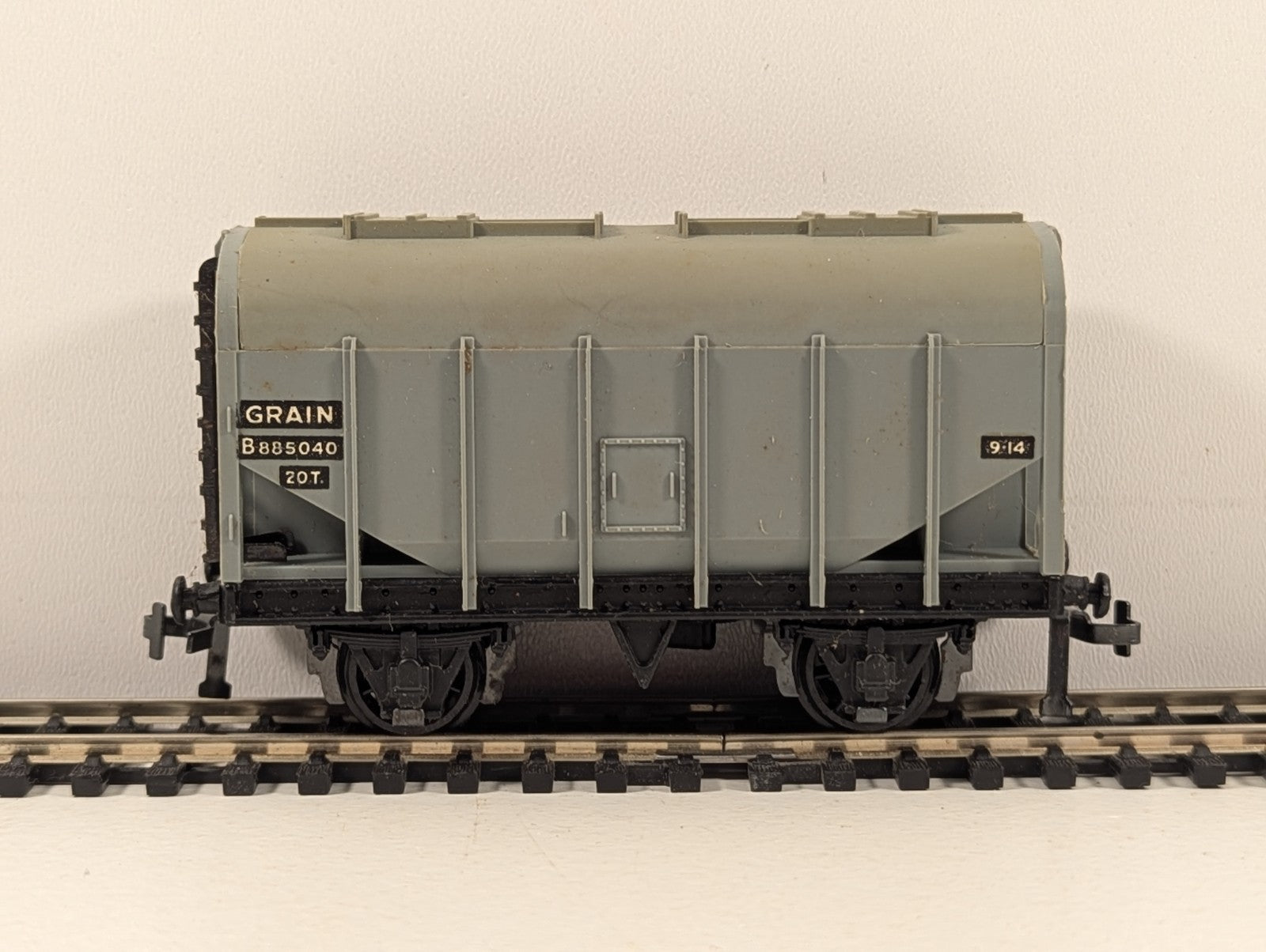 Hornby Dublo 32067 OO Gauge Grey 20-Ton Bulk Grain Wagon - Boxed