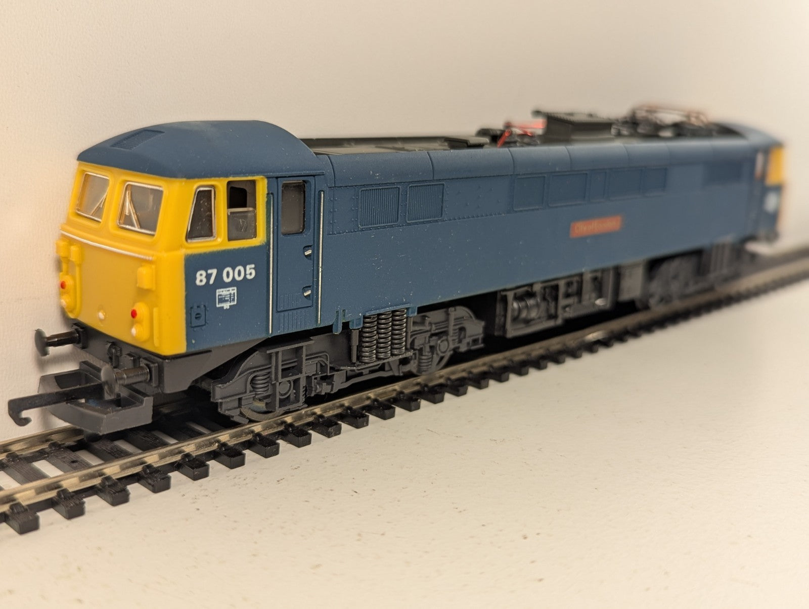 Lima 205125 MWG Class 87 87005 “City of London”