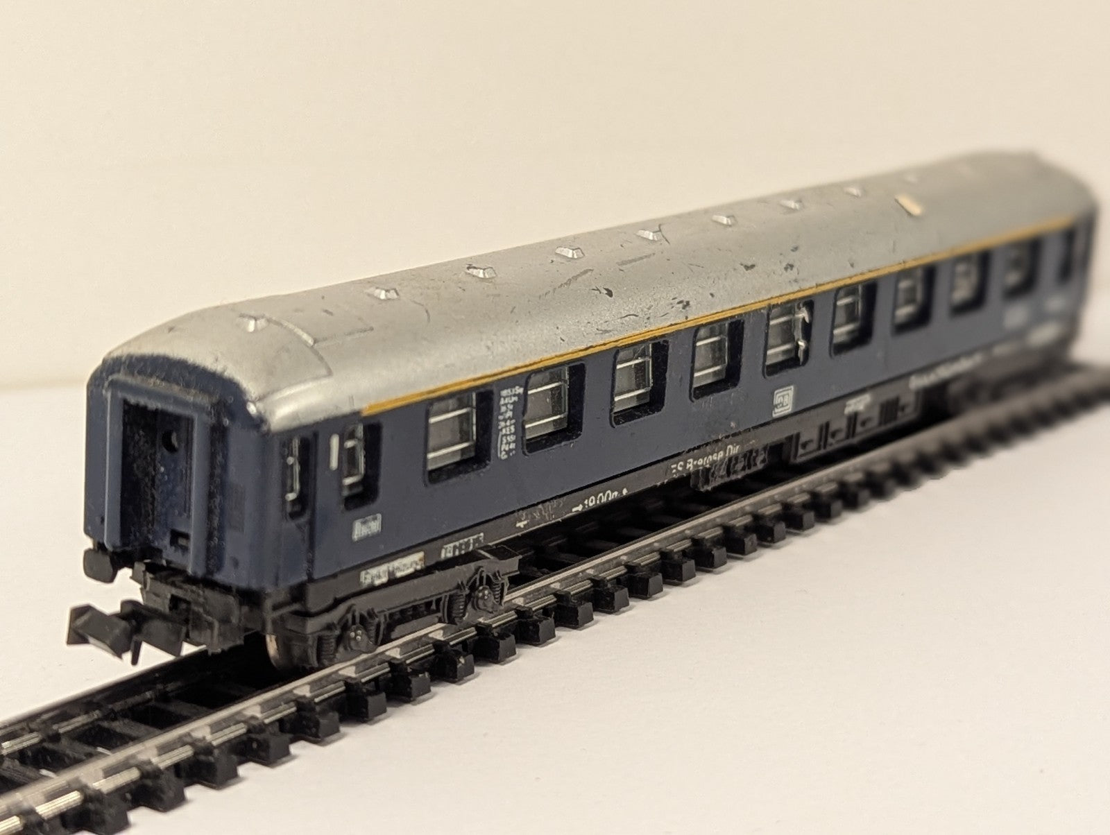 Fleischmann N Gauge DB Express Passenger Coach