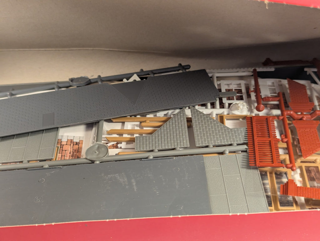 Hornby R418 Dunster Station Construction Kit