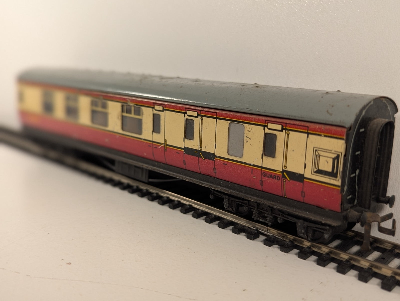 Hornby Dublo OO Gauge Tinplate Brake Coach BR Crimson & Cream