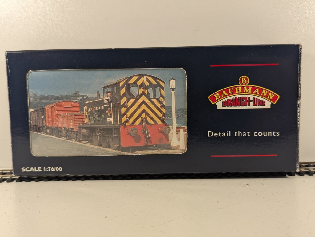 Bachmann OO Gauge Class 04 Diesel Shunter Locomotive D2282 BR Green