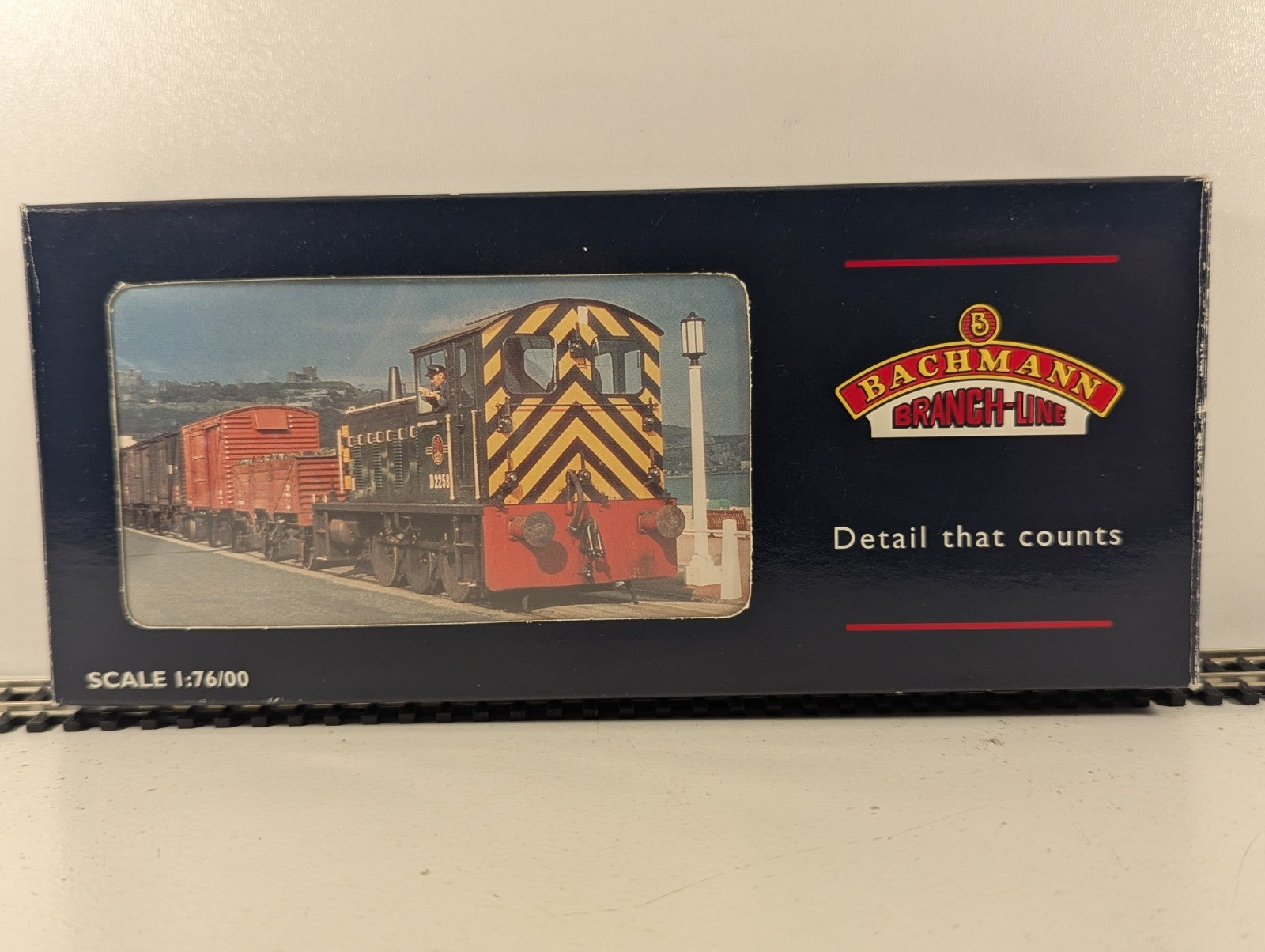 Bachmann OO Gauge Class 04 Diesel Shunter Locomotive D2282 BR Green