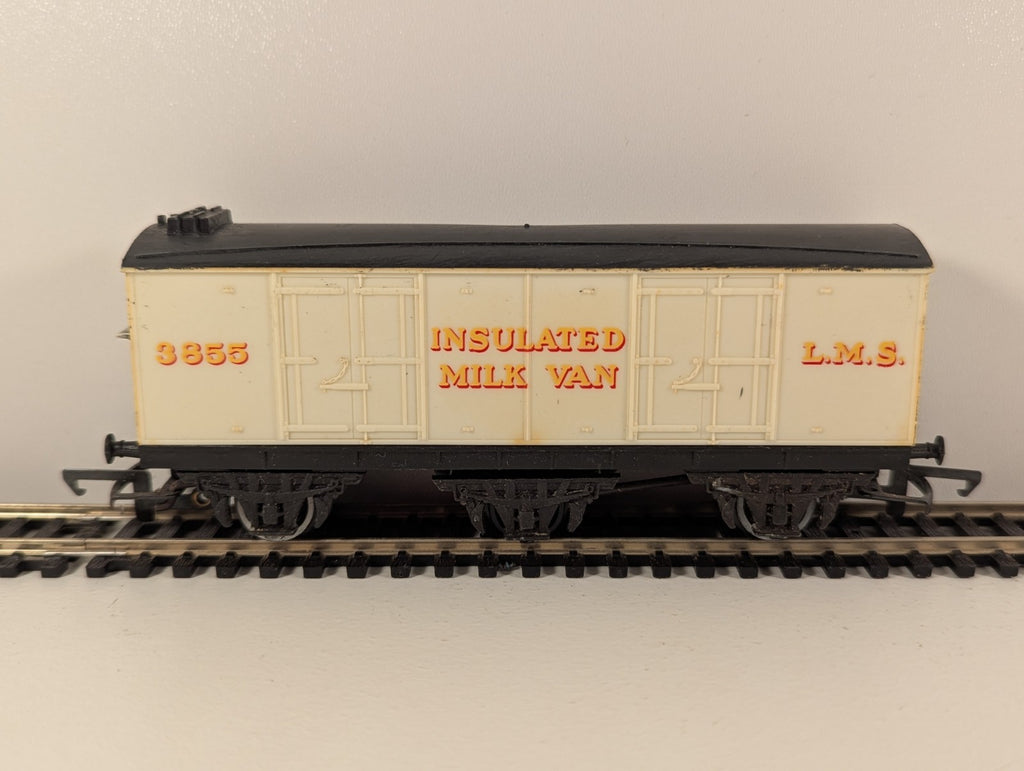 Hornby R734 OO Gauge LMS 6-Wheel Insulated Milk Van No. 3855 – Weathered