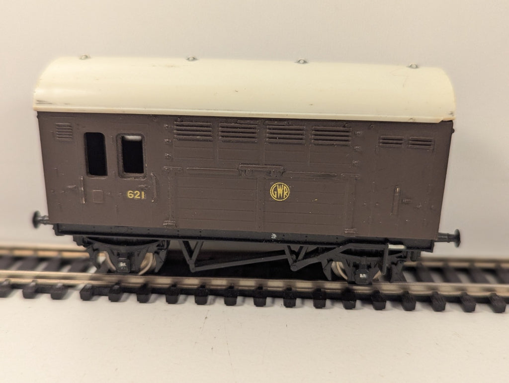 Hornby OO Gauge GWR Horse Box 546 Brown Livery
