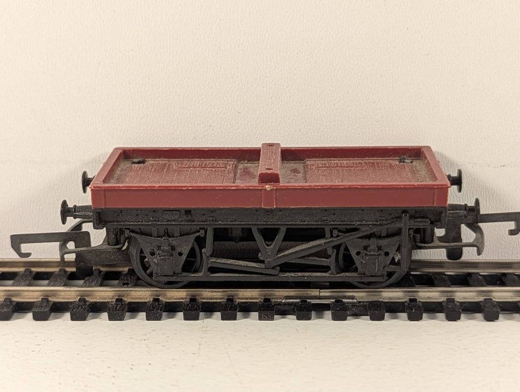 Tri-ang R17 Bolster Wagon OO Gauge
