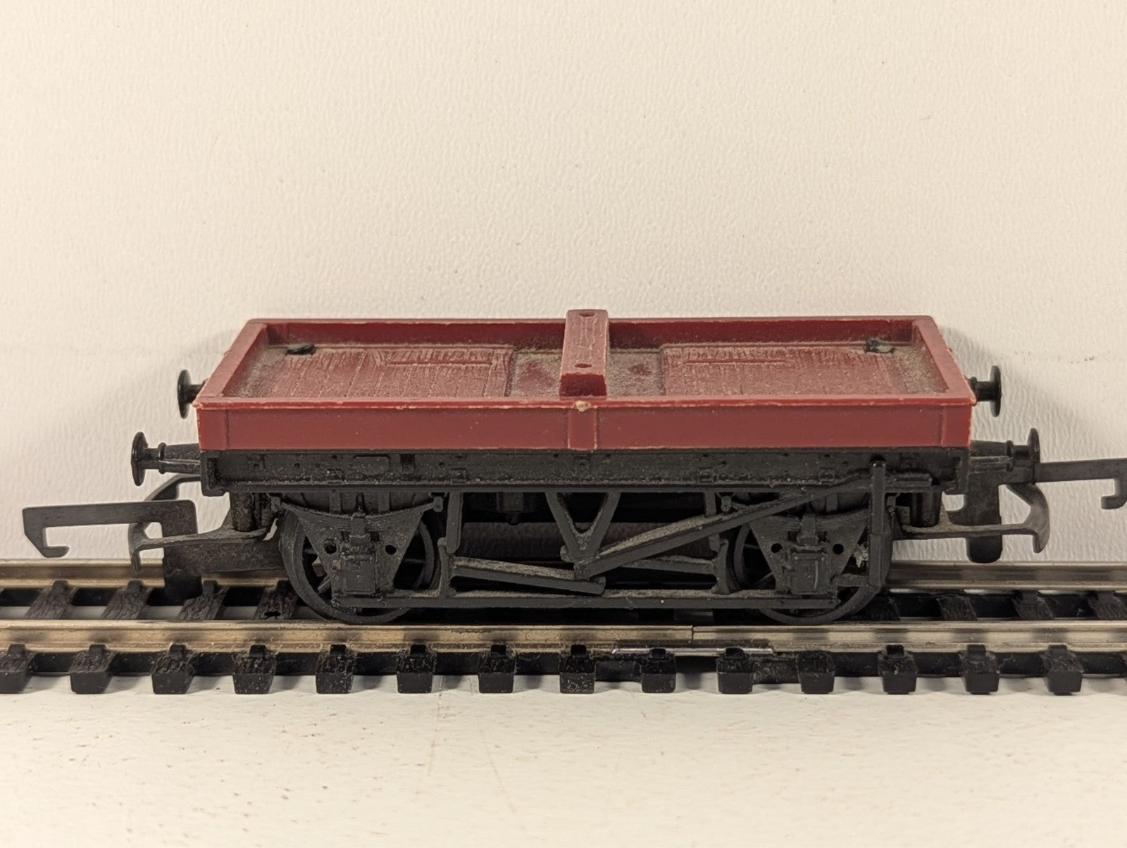 Tri-ang R17 Bolster Wagon OO Gauge