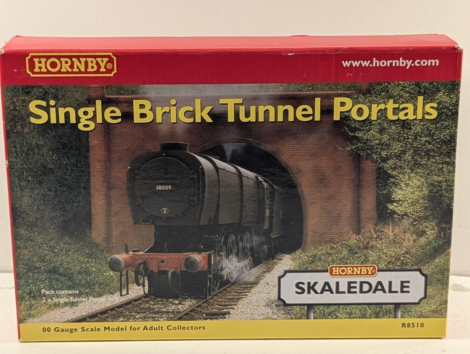 Hornby Skaledale R8510 OO Gauge Single Brick Tunnel Portals Pair