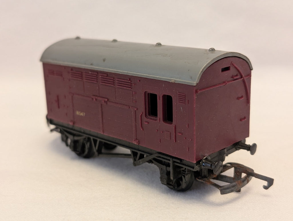 Tri-ang R123 OO Gauge BR Horse Box - Maroon
