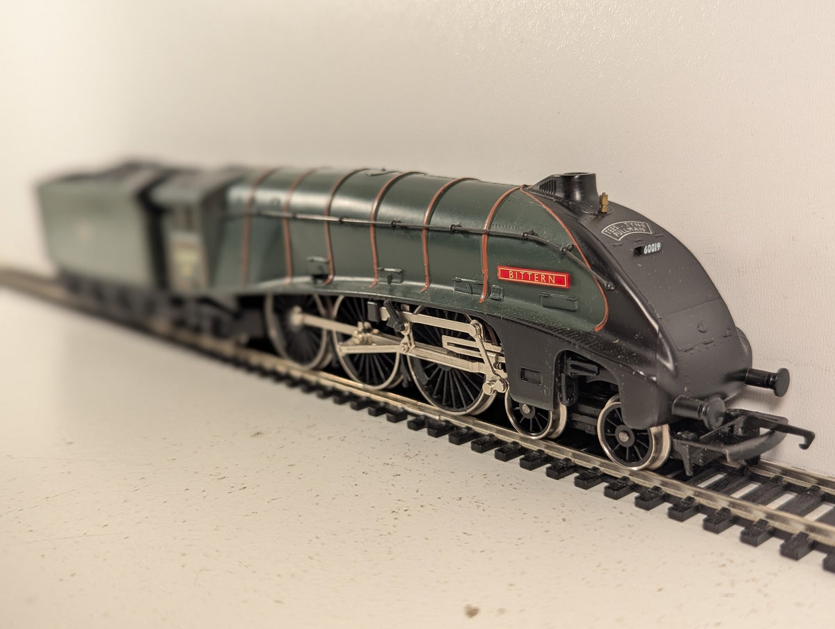 Hornby OO Gauge Class A4 'Bittern' Steam Locomotive 60019 BR Green