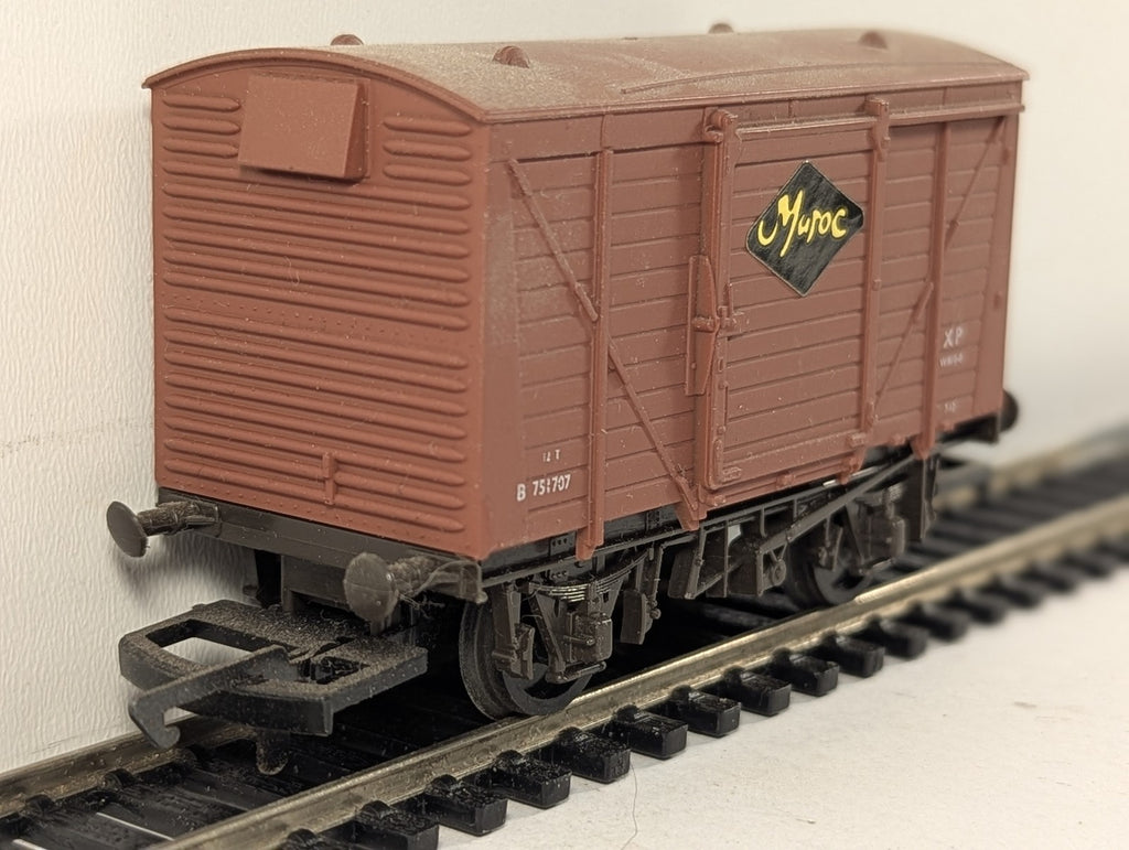 Airfix OO Gauge 12 Ton Ventilated Van Goods Wagon B 751707
